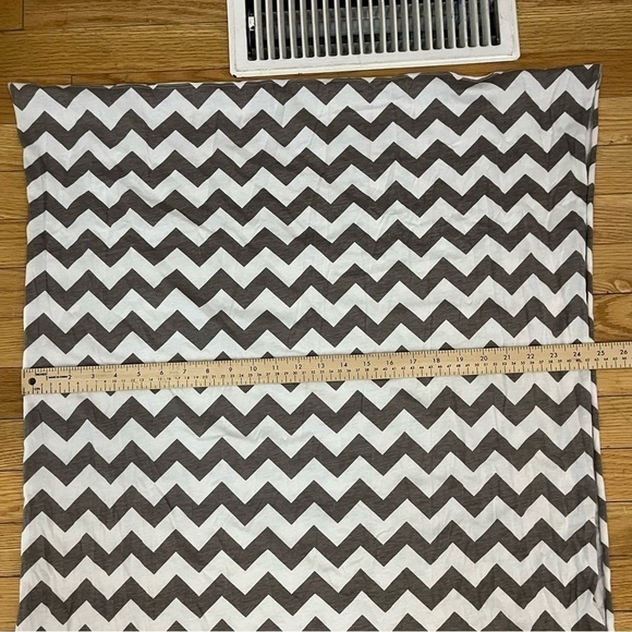 Infinity MOM Nursing Cover Light Breathable Scarf Chevron Pattern - Picture 2 of 7